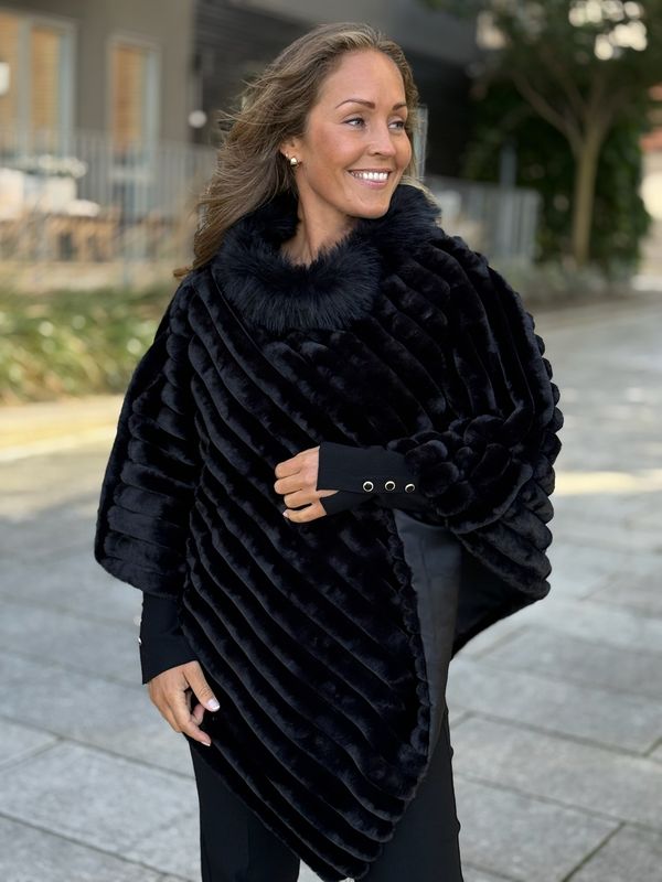 CUT FAUX FUR PONCHO - SORT