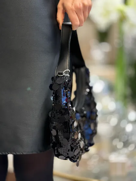 Hovedbilde MADDIE PALJETT VESKE - SORT