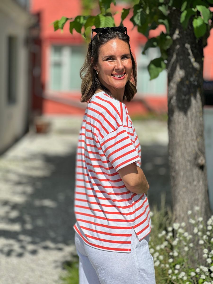 FENJAL T-SHIRT STRIPER - HVIT / CORAL