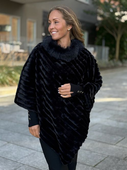 Hovedbilde CUT FAUX FUR PONCHO - SORT