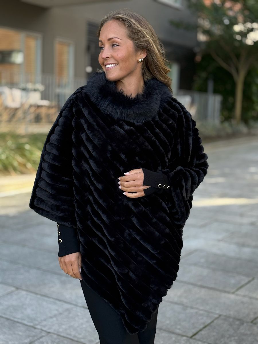 CUT FAUX FUR PONCHO - SORT