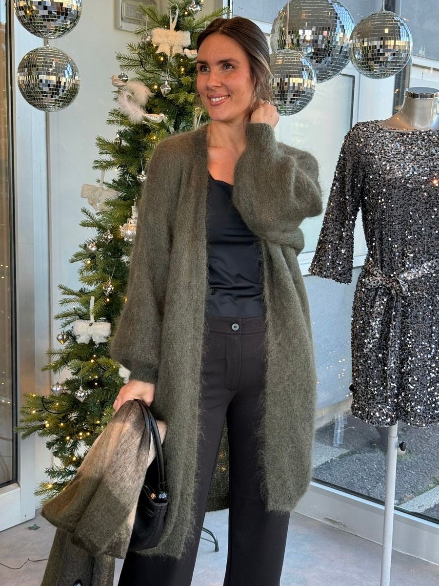 MOHAIR LANG STRIKKEJAKKE - OLIVEN