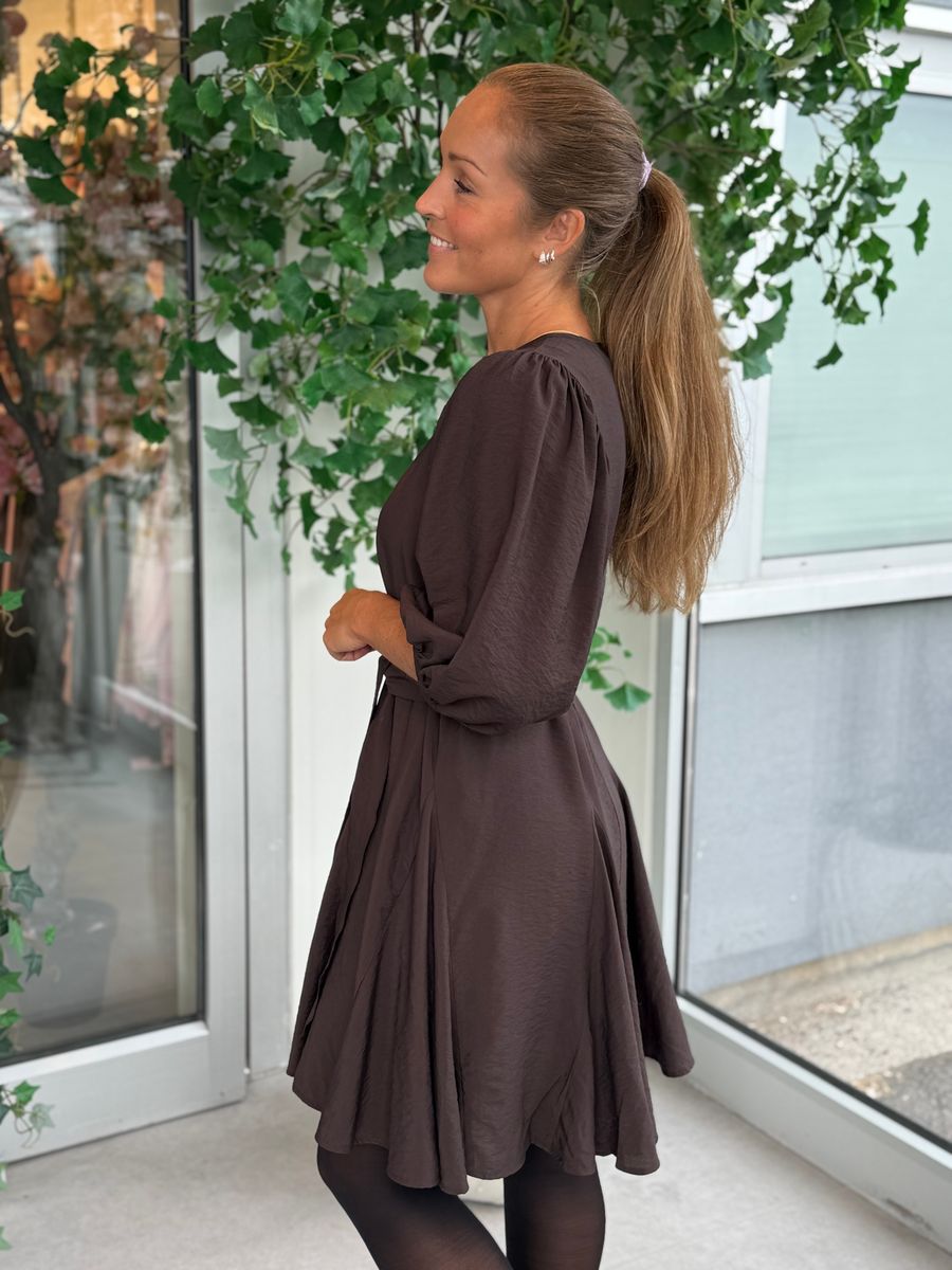 ALINIA KJOLE 3/4 ERMER - BRUN