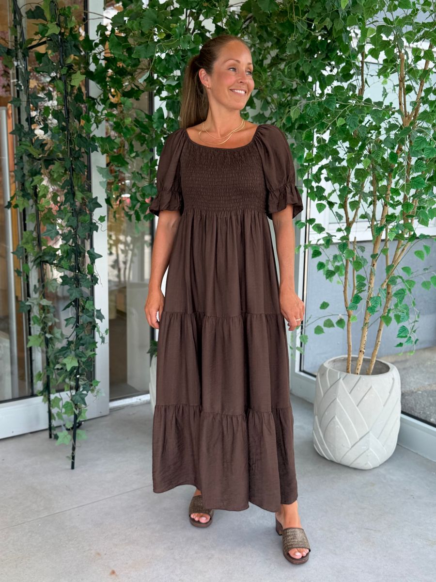 EMILIE SMOCK KJOLE - BRUN