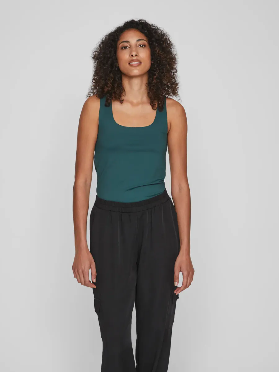 KENZA TOPP U-NECK  - SMARAGDGRØNN