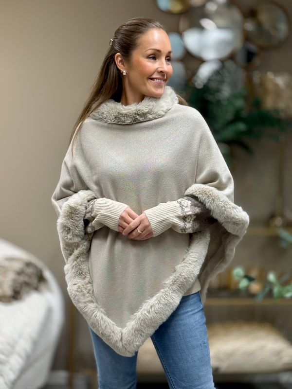 PONCHO M/LUREX & FAKE FUR - SAND