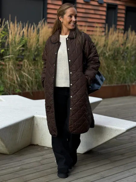 Hovedbilde EMILY QUILTET KÅPE M/BELTE - BRUN
