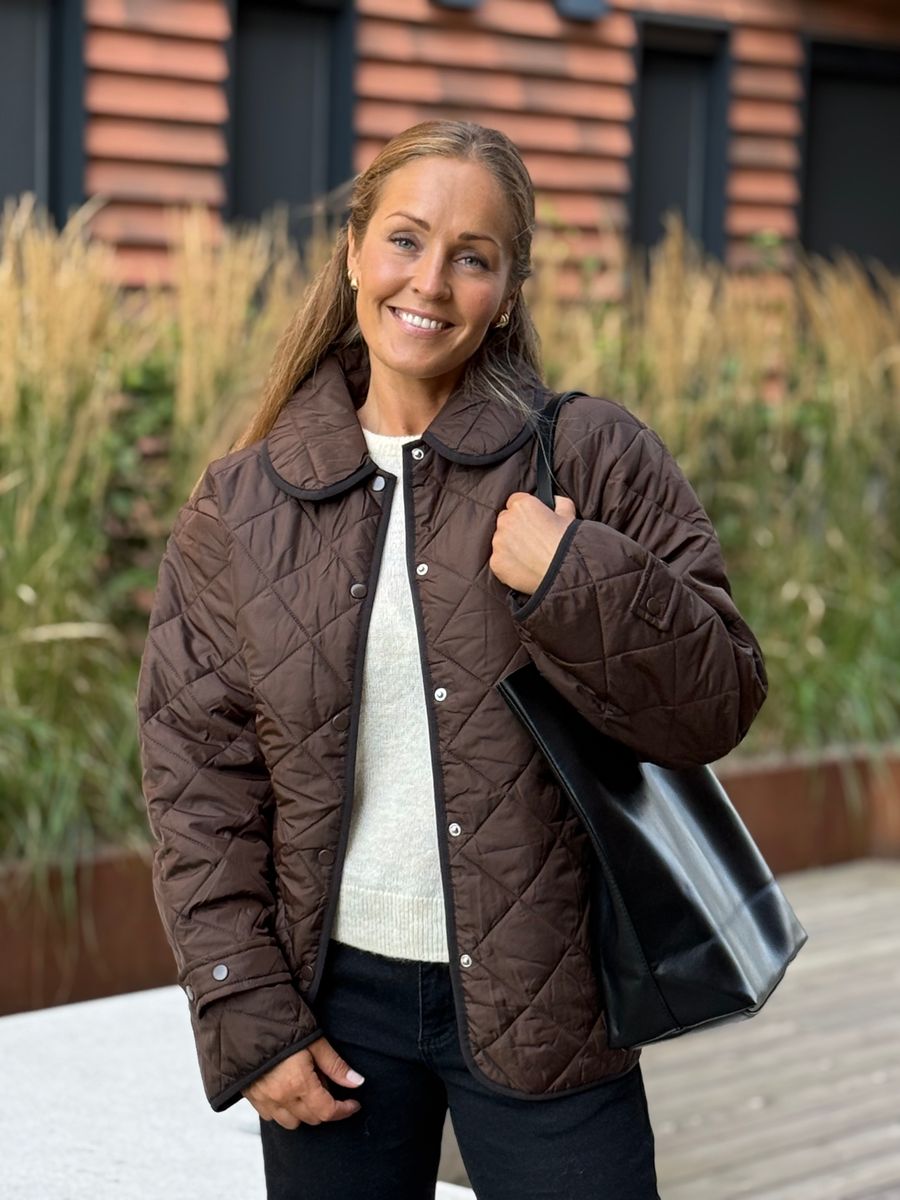 EMILY QUILTET JAKKE - BRUN