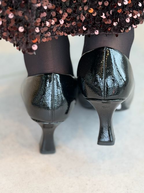 Hovedbilde PUMPS M/SNERTEN HÆL - SORT PATENT