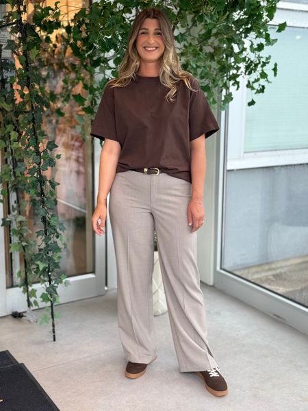 Hovedbilde MONIE T-SHIRT M/BRODERT BLOMSTER - BRUN 