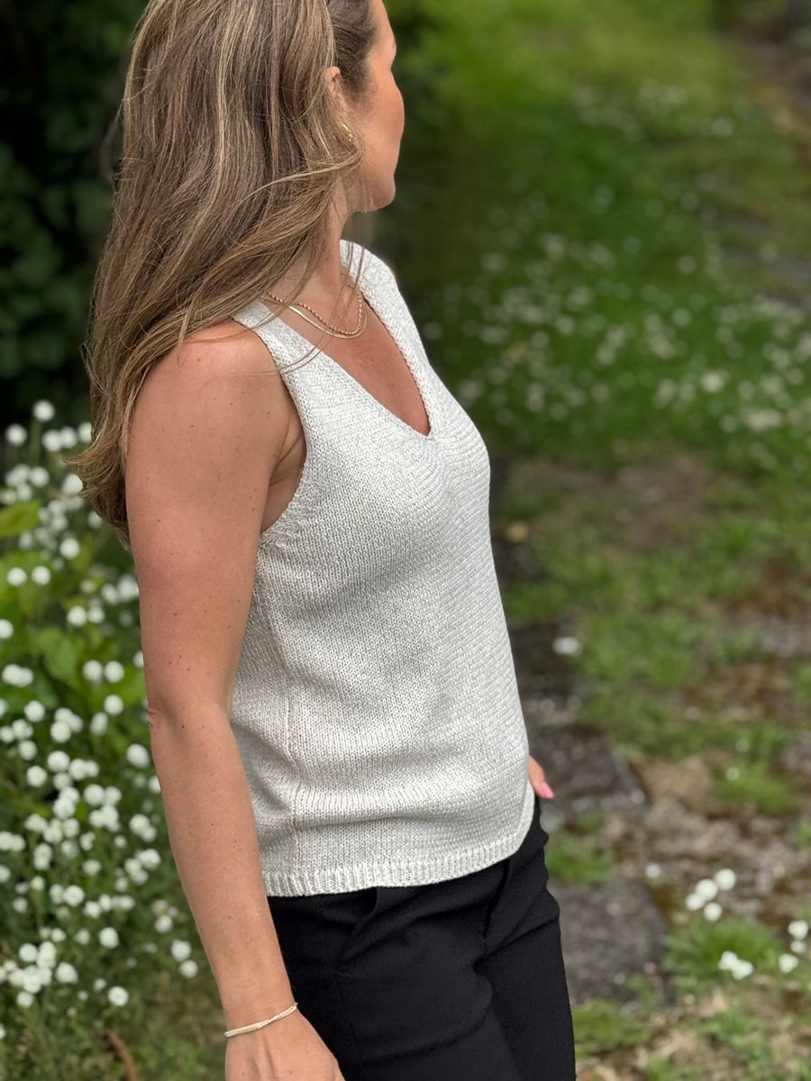 GRSCALIVA STRIKKET TOPP - MOONBEAM