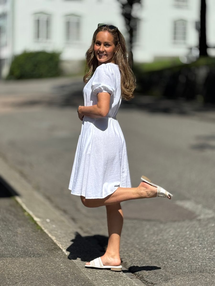 LAVA LIN/VISCOSE KJOLE V-HALS - HVIT