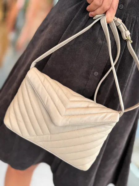 Hovedbilde BOXY SKINN VESKE - SAND