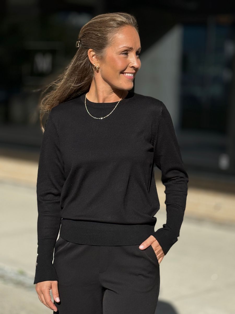 KATIE GENSER M/RUND HALS - SORT