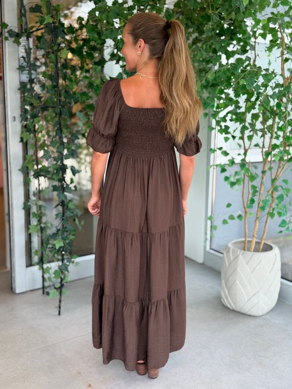 EMILIE SMOCK KJOLE - BRUN