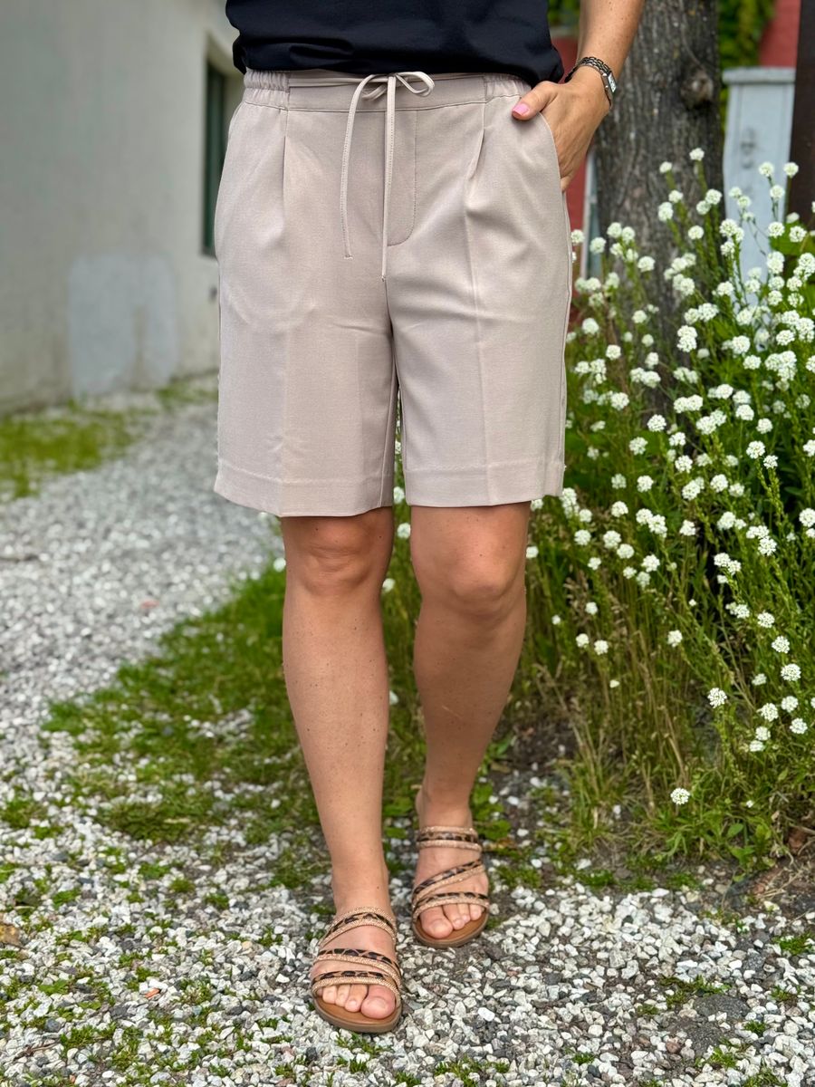LIZY SHORTS - TAUPE