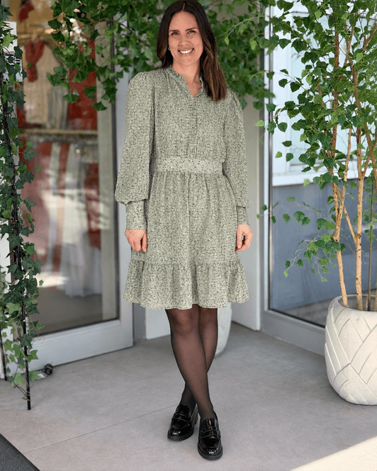 Hovedbilde NOELLE KJOLE FLOWERS - GRØNN