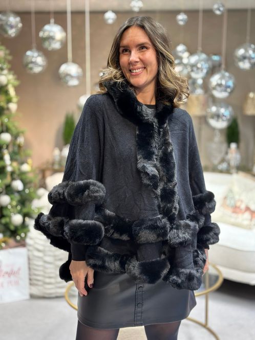 Hovedbilde CAPE M/ HETTE & FAKE FUR - SORT
