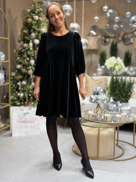 Hovedbilde EMILY SPEILFLØYEL KJOLE - SORT