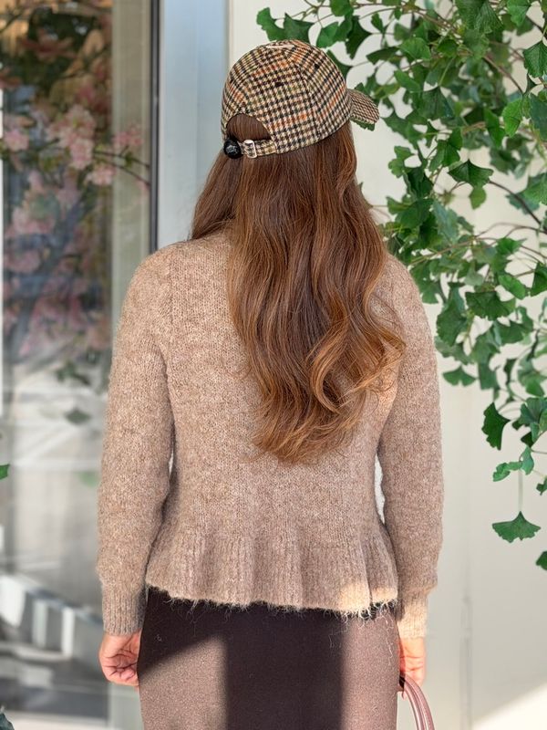BOWS KNIT GENSER M/VOLANG - CAMEL MELERT