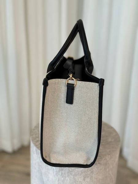 Hovedbilde VESKE M/ STRUKTUR - SORT/CREAM