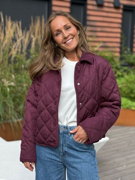 Hovedbilde QUILA QUILTET JAKKE - PLOMME