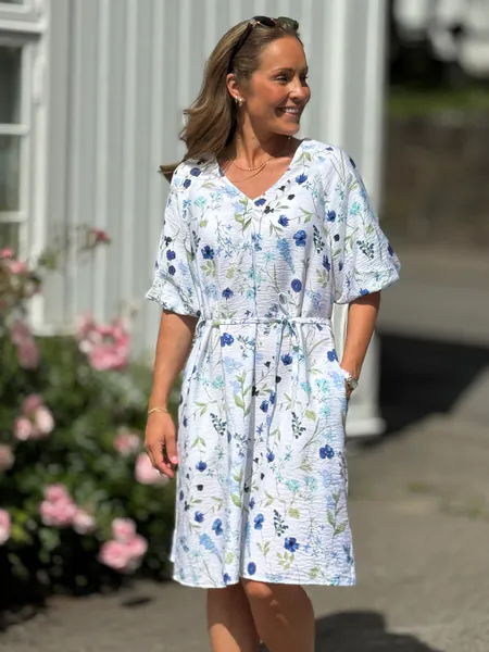 Hovedbilde MELE KJOLE BLOMSTER - HVIT/BLÅ