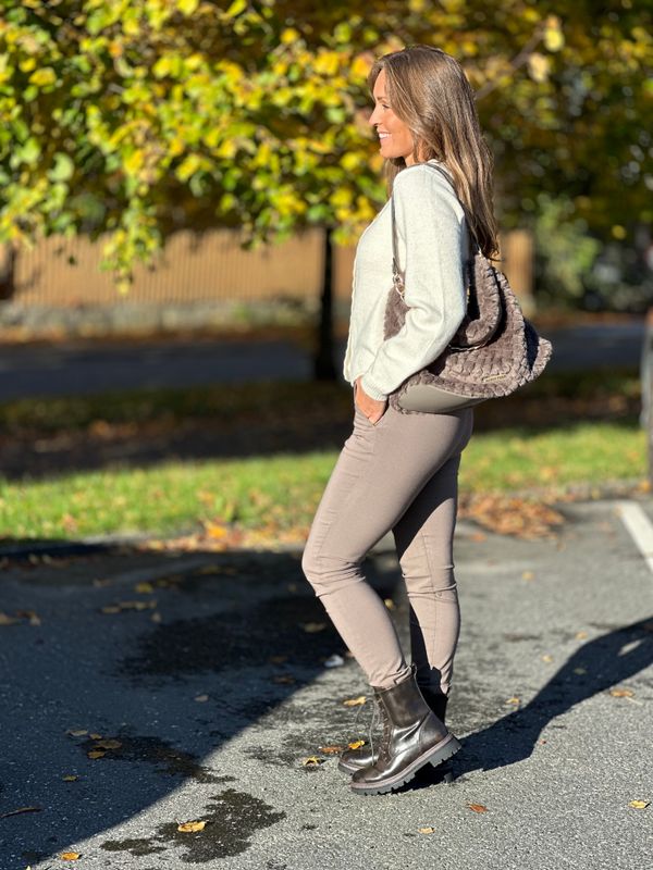 VESKE FAKE FUR M/GULL LENKE - TAUPE